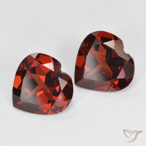Shop natural 3.51ct Rouge sang profond Grenat pyrope gems, Cœur, from Mozambique at GemSelect. In stock, global shipping!