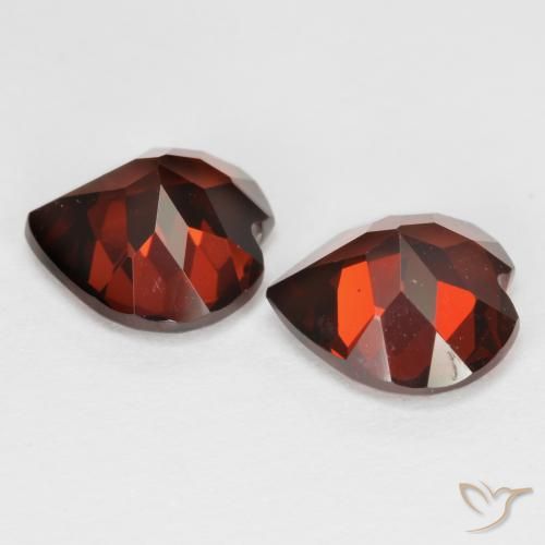 Shop natural 3.82ct Rouge foncé Grenat pyrope gems, Cœur, from Mozambique at GemSelect. In stock, global shipping!