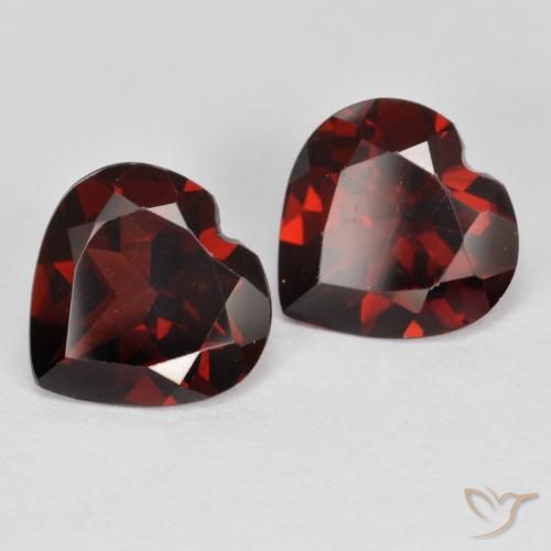 Shop natural 3.84ct Rouge foncé Grenat pyrope gems, Cœur, from Mozambique at GemSelect. In stock, global shipping!