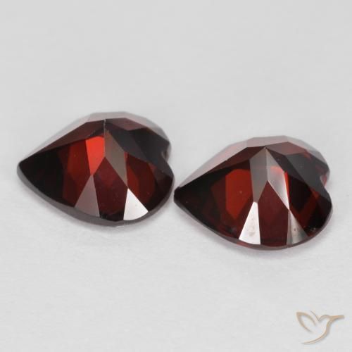 Shop natural 3.84ct Rouge foncé Grenat pyrope gems, Cœur, from Mozambique at GemSelect. In stock, global shipping!