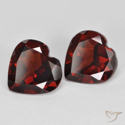 Shop natural 3.55ct Rouge foncé Grenat pyrope gems, Cœur, from Mozambique at GemSelect. In stock, global shipping!