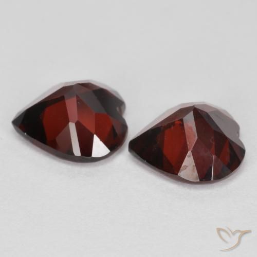 Shop natural 3.55ct Rouge foncé Grenat pyrope gems, Cœur, from Mozambique at GemSelect. In stock, global shipping!
