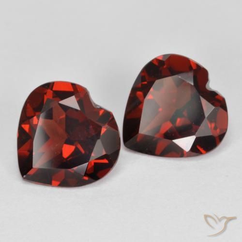 Shop natural 3.76ct Rouge foncé Grenat pyrope gems, Cœur, from Mozambique at GemSelect. In stock, global shipping!