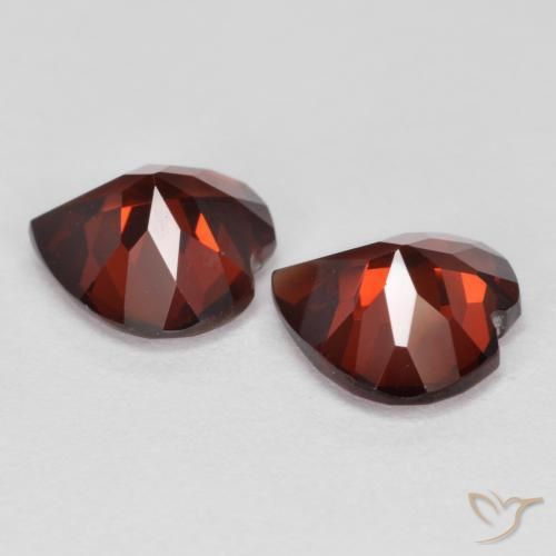 Shop natural 3.76ct Rouge foncé Grenat pyrope gems, Cœur, from Mozambique at GemSelect. In stock, global shipping!