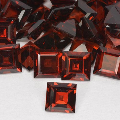 Grenat pyrope rouge naturelle carré, 1,47 ct, VVS-VS
