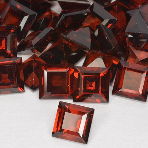 Grenat pyrope rouge naturelle carré, 1,47 ct, VVS-VS