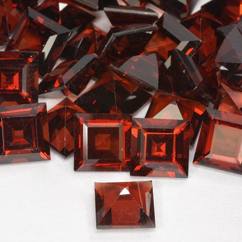 Grenat pyrope rouge naturelle carré, 1,47 ct, VVS-VS