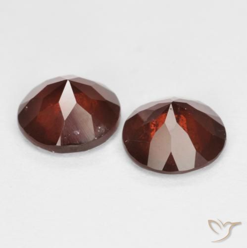 Shop natural 1.76ct Rouge foncé Grenat pyrope gems, Tour, from Mozambique at GemSelect. In stock, global shipping!