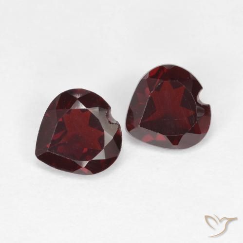 Shop natural 0.96ct Rouge sang profond Grenat pyrope gems, Cœur, from Mozambique at GemSelect. In stock, global shipping!