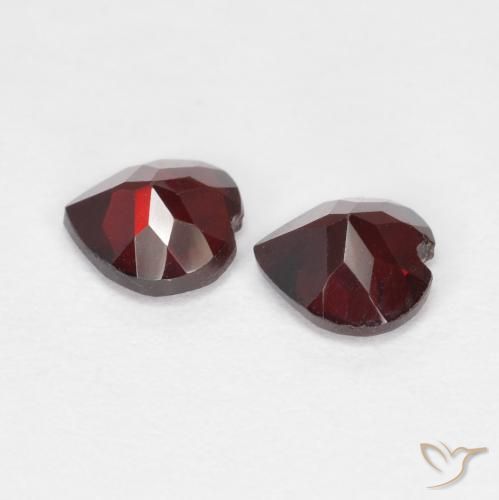Shop natural 0.96ct Rouge sang profond Grenat pyrope gems, Cœur, from Mozambique at GemSelect. In stock, global shipping!