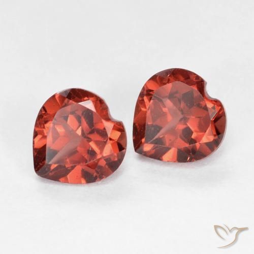 Shop natural 1.31ct Rouge moyen Grenat pyrope gems, Cœur, from Mozambique at GemSelect. In stock, global shipping!