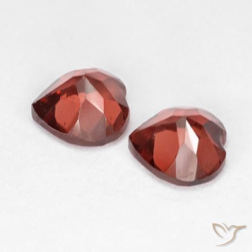 Shop natural 1.31ct Rouge moyen Grenat pyrope gems, Cœur, from Mozambique at GemSelect. In stock, global shipping!