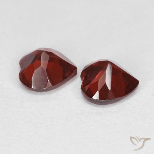 Shop natural 1.18ct Rouge Sangria Grenat pyrope gems, Cœur, from Mozambique at GemSelect. In stock, global shipping!