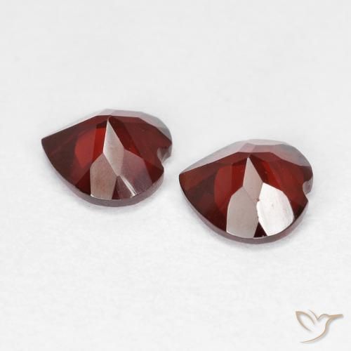 Shop natural 1.04ct Rouge sang Grenat pyrope gems, Cœur, from Mozambique at GemSelect. In stock, global shipping!