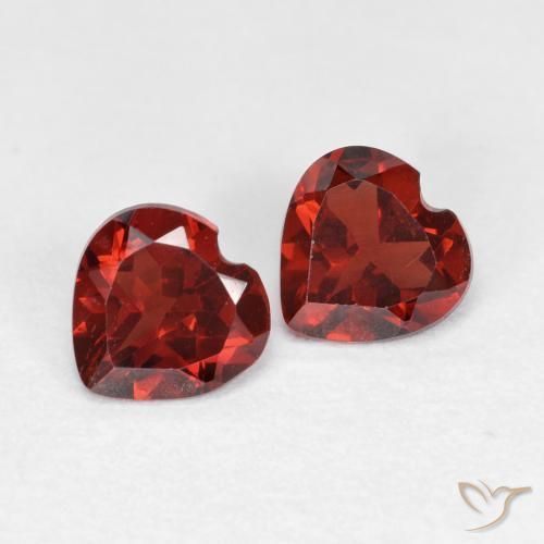 Shop natural 0.99ct Rouge Sangria Grenat pyrope gems, Cœur, from Mozambique at GemSelect. In stock, global shipping!