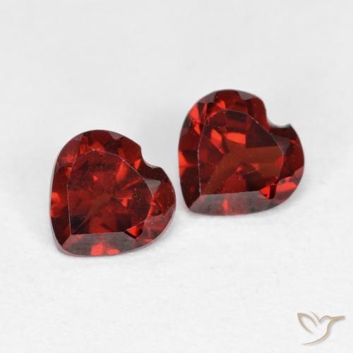 Shop natural 0.95ct Rouge moyen Grenat pyrope gems, Cœur, from Mozambique at GemSelect. In stock, global shipping!