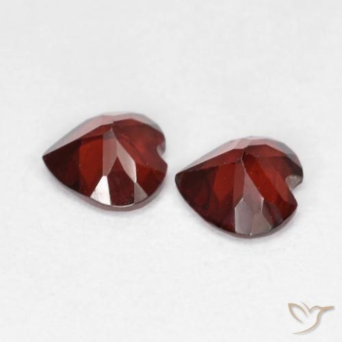 Shop natural 0.95ct Rouge moyen Grenat pyrope gems, Cœur, from Mozambique at GemSelect. In stock, global shipping!
