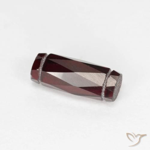 Grenat pyrope Rouge foncé naturelle Fantaisie, 1.50 ct, VS