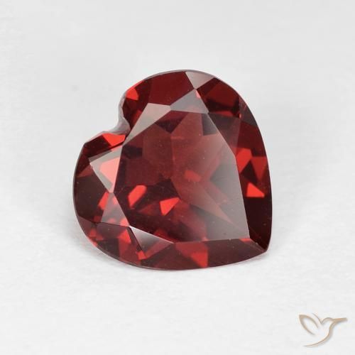 Grenat pyrope Rouge foncé naturelle Forme de coeur, 1.85 ct, VVS