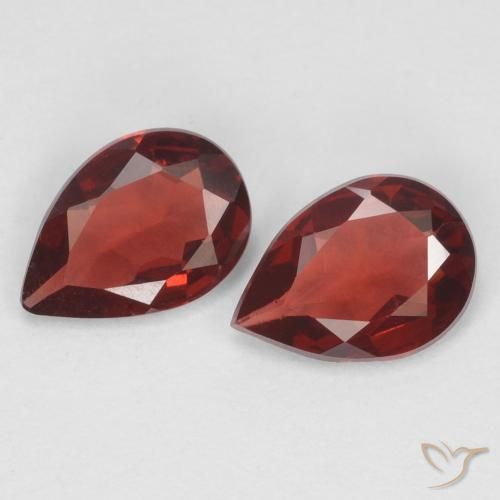 1.18ctw Naturel Rouge sang profond Grenat pyrope, En forme de poire, VVS-VS