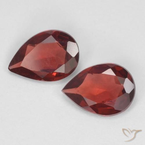 Shop natural 1.18ct Rouge sang profond Grenat pyrope gems, En forme de poire, from Mozambique at GemSelect. In stock, global shipping!