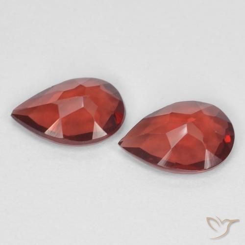 Shop natural 1.18ct Rouge sang profond Grenat pyrope gems, En forme de poire, from Mozambique at GemSelect. In stock, global shipping!