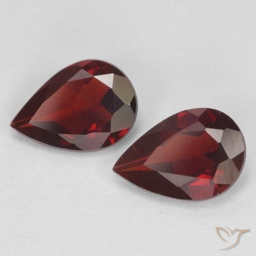 Shop natural 1.22ct Rouge foncé Grenat pyrope gems, En forme de poire, from Mozambique at GemSelect. In stock, global shipping!