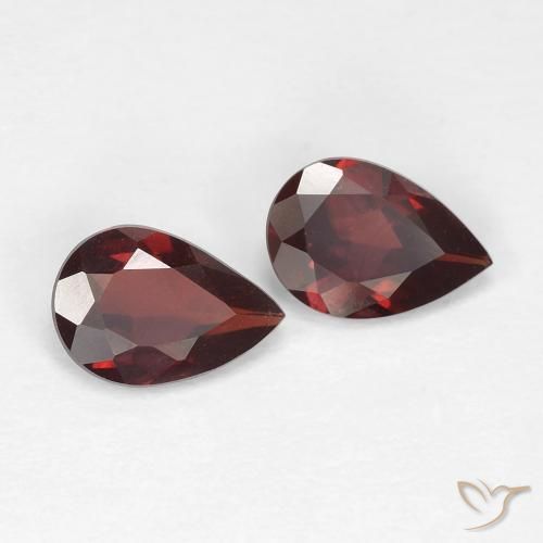 Shop natural 1.27ct Rouge sang profond Grenat pyrope gems, En forme de poire, from Mozambique at GemSelect. In stock, global shipping!