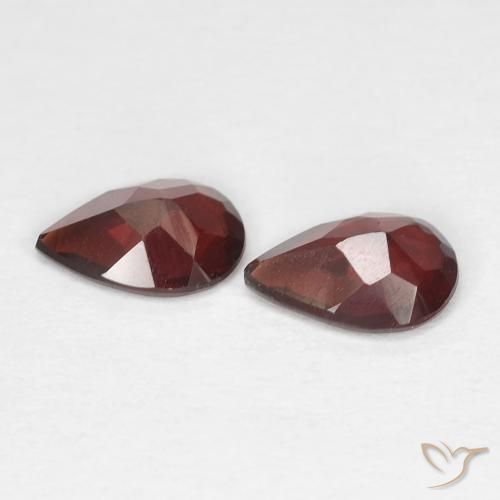 Shop natural 1.27ct Rouge sang profond Grenat pyrope gems, En forme de poire, from Mozambique at GemSelect. In stock, global shipping!