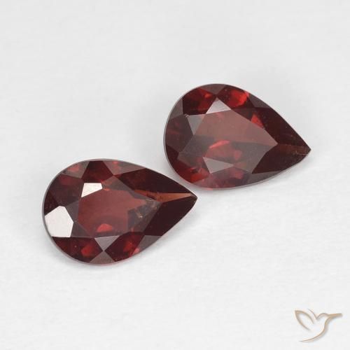 Shop natural 1.42ct Rouge sang profond Grenat pyrope gems, En forme de poire, from Mozambique at GemSelect. In stock, global shipping!