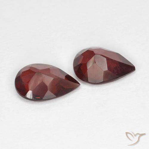 Shop natural 1.42ct Rouge sang profond Grenat pyrope gems, En forme de poire, from Mozambique at GemSelect. In stock, global shipping!