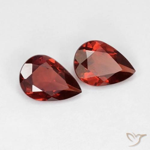 Shop natural 1.32ct Rouge foncé Grenat pyrope gems, En forme de poire, from Mozambique at GemSelect. In stock, global shipping!