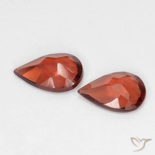 Shop natural 1.14ct Rouge écarlate profond Grenat pyrope gems, En forme de poire, from Mozambique at GemSelect. In stock, global shipping!