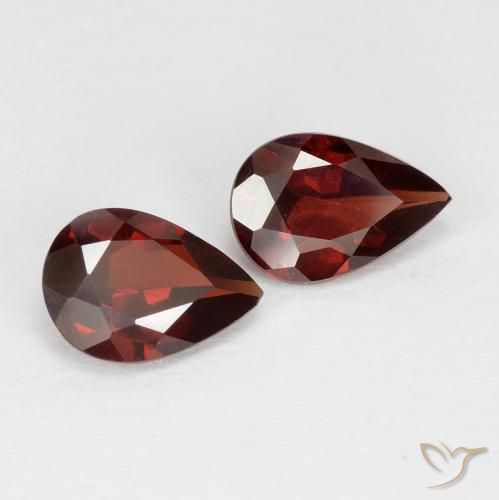 Shop natural 1.48ct Rouge foncé Grenat pyrope gems, En forme de poire, from Mozambique at GemSelect. In stock, global shipping!
