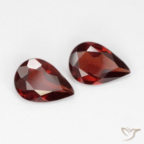 Shop natural 1.25ct Rouge foncé Grenat pyrope gems, En forme de poire, from Mozambique at GemSelect. In stock, global shipping!
