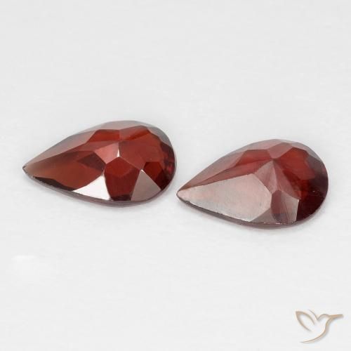 Shop natural 1.25ct Rouge foncé Grenat pyrope gems, En forme de poire, from Mozambique at GemSelect. In stock, global shipping!