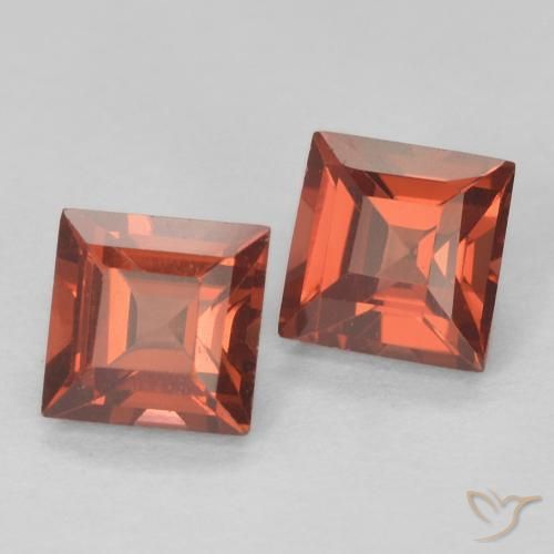 Shop natural 0.90ct Rouge moyen Grenat pyrope gems, Carré, from Madagascar at GemSelect. In stock, global shipping!