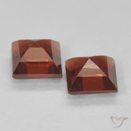 Shop natural 0.96ct Rouge groseille Grenat pyrope gems, Carré, from Madagascar at GemSelect. In stock, global shipping!