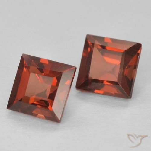Shop natural 0.99ct Rouge moyen Grenat pyrope gems, Carré, from Madagascar at GemSelect. In stock, global shipping!