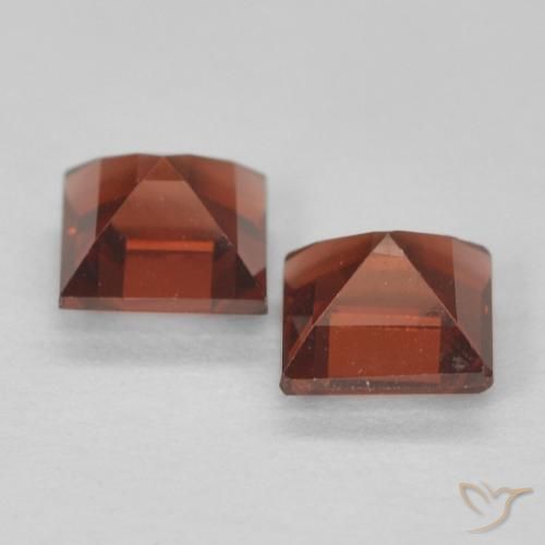 Shop natural 0.99ct Rouge moyen Grenat pyrope gems, Carré, from Madagascar at GemSelect. In stock, global shipping!