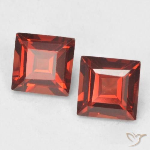 Shop natural 0.90ct Rouge moyen Grenat pyrope gems, Carré, from Madagascar at GemSelect. In stock, global shipping!
