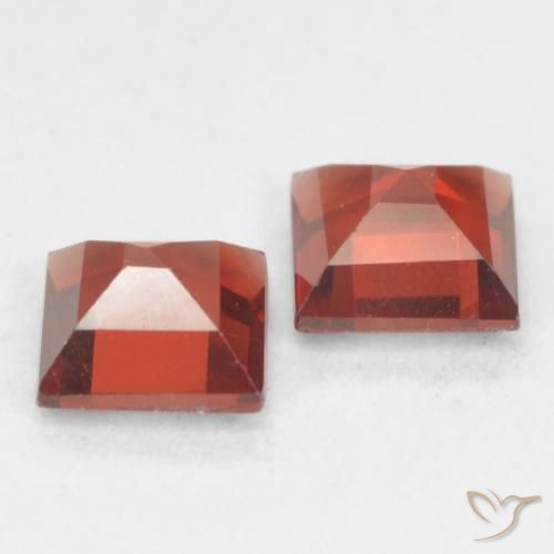 Shop natural 0.90ct Rouge moyen Grenat pyrope gems, Carré, from Madagascar at GemSelect. In stock, global shipping!