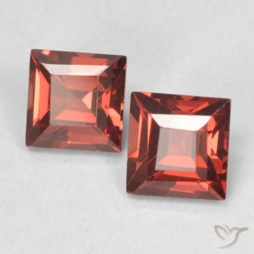 Shop natural 0.94ct Rouge moyen Grenat pyrope gems, Carré, from Madagascar at GemSelect. In stock, global shipping!