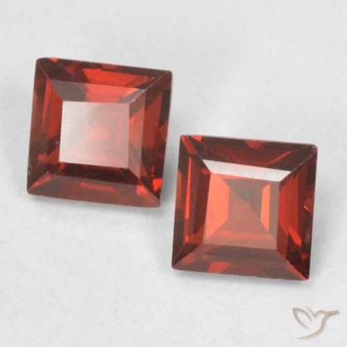 Shop natural 0.94ct Rouge groseille Grenat pyrope gems, Carré, from Madagascar at GemSelect. In stock, global shipping!