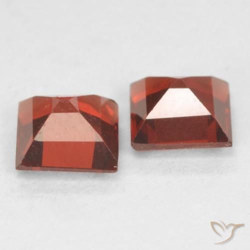 Shop natural 0.94ct Rouge groseille Grenat pyrope gems, Carré, from Madagascar at GemSelect. In stock, global shipping!