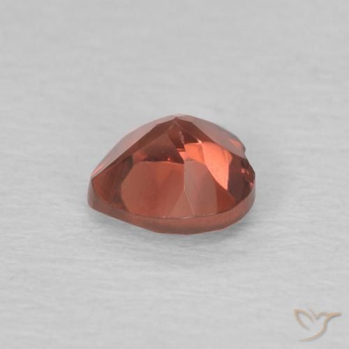 Grenat pyrope Rouge moyen naturelle Cœur, 0.58 ct, VVS-VS