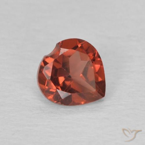 Grenat pyrope Rouge groseille naturelle Cœur, 0.60 ct, VVS-VS