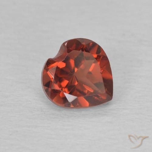 Grenat pyrope Rouge groseille naturelle Cœur, 0.65 ct, VVS-VS
