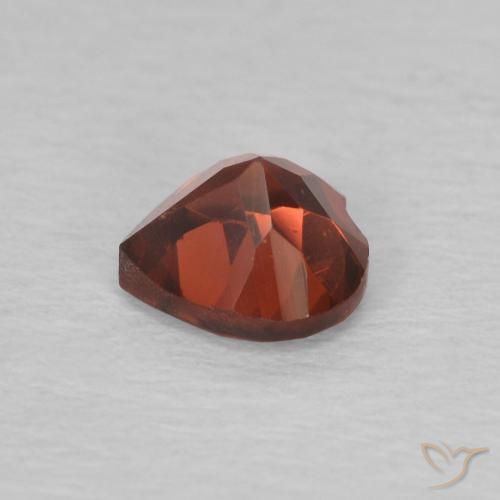 Grenat pyrope Rouge groseille naturelle Cœur, 0.65 ct, VVS-VS