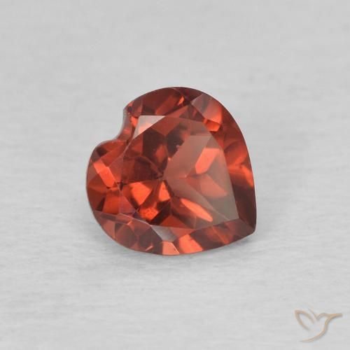 Grenat pyrope Rouge groseille naturelle Cœur, 0.62 ct, VVS-VS